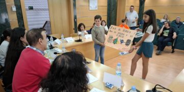 Nuevas campañas de los niños de Carbajosa a ritmo de rap para mantener limpio el municipio de colillas y cáscaras de pipas