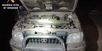 Detenidos dos hombres con un rifle, municiones, mira telescópica y un silenciador acusados de un delito de caza furtiva