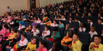 Más de 300 escolares disfrutan en Santa Marta del Día de la Educación Física en la Calle