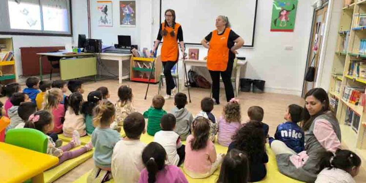 Los escolares del San Blas y el Miguel Hernández aprenden y disfrutan con los cuentacuentos por la igualdad