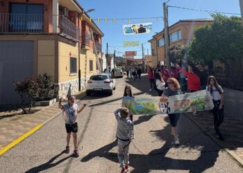 Las pancartas de las peñas y los banderines ya anuncian el inicio de las Fiestas de San Marcos