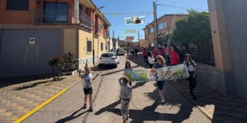 Las pancartas de las peñas y los banderines ya anuncian el inicio de las Fiestas de San Marcos
