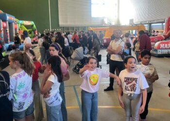 Los niños de Doñinos llenan los hinchables de juego y diversión para continuar la fiesta