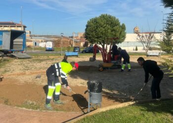 Doñinos inicia la primera fase de la renovación del parque infantil de la plaza Donantes de Sangre