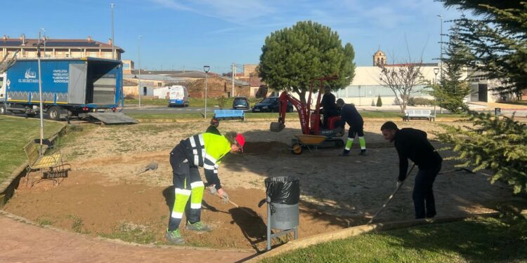 Doñinos inicia la primera fase de la renovación del parque infantil de la plaza Donantes de Sangre