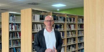 Manuel Hernández, el nombre propio de la Biblioteca Municipal de Villamayor desde hace 25 años