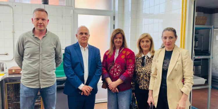 El Centro de Educación de Adultos despide el trimestre con la fiesta ‘Fish & Chips’