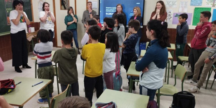 Los escolares de Santa Marta se preparan para la actuación final del proyecto pionero ‘Ópera Kids’