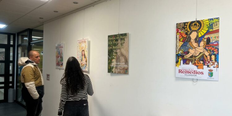 Los carteles presentados al concurso de las fiestas ya están expuestos en la Biblioteca Municipal