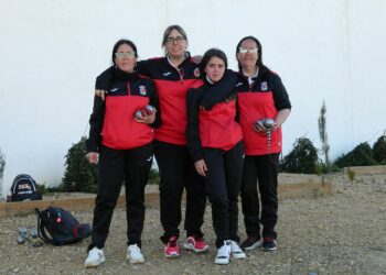 Villares reúne a más de 120 participantes en el campeonato regional de petanca en dupletas