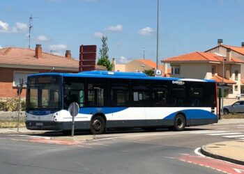 El autobús metropolitano amplía frecuencias para facilitar los desplazamientos en Semana Santa
