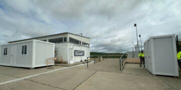 Villamayor instala los demandados aseos y baños femeninos en el campo de fútbol ‘El Salinar’