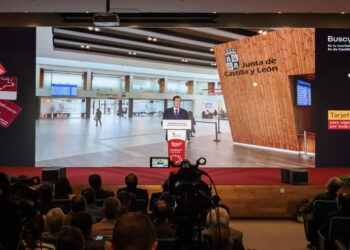 Fernández Mañueco implanta la gratuidad en el transporte metropolitano desde el 1 de septiembre