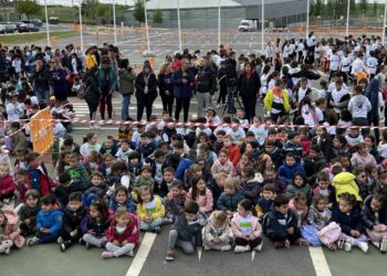 Los escolares de Carbajosa correrán a favor de AVIVA en el VI Día de la Educación Física en la Calle