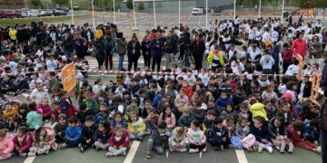 Los escolares de Carbajosa correrán a favor de AVIVA en el VI Día de la Educación Física en la Calle