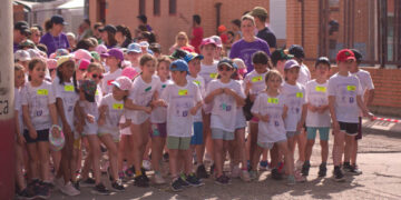 Un millar de escolares visten de deporte a Carbajosa en el VI Día de la Educación Física en la Calle