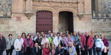 Los mayores del programa de Edadismo visitan las dependencias de la Universidad de Salamanca