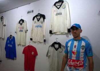 Salamanca viaja al pasado con una exposición que conmemora la historia reciente de la UDS