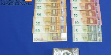 Detenidas tres personas con 100 gramos de hachís y 420 euros