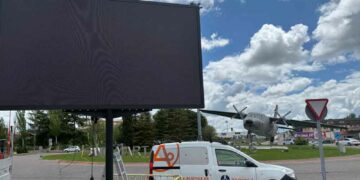 La pantalla LED de la Avenida La Serna completa la dotación tecnológica del proyecto ‘Tod@s Incluid@s’