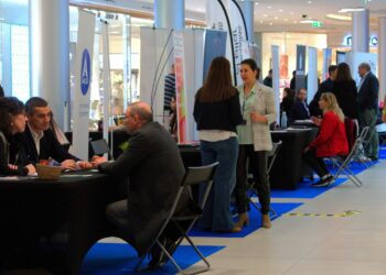 La III Feria de Empleo de Salamanca, “un escaparate impresionante” para empresas y desempleados que buscan una oportunidad laboral