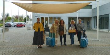 El Ayuntamiento instala sombra en la plaza de los Abuelos y Abuelas dando respuesta a las demandas de los mayores