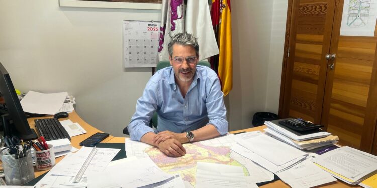 Ángel Peralvo: «Trabajamos para crear el Villamayor de 2050 con el desarrollo residencial e industrial que necesita para que se un municipio más atractivo»
