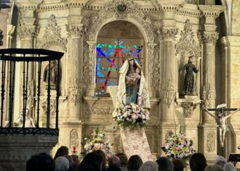 La tradicional Bajada de la Virgen de los Remedios inicia las jornadas de convivencia y diversión de las Fiestas y la Semana Cultural de Villamayor