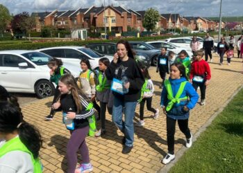 Un centenar de vecinos de Villamayor recorre los kilómetros solidarios de la Marcha del Agua a favor de Unicef