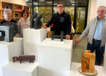 Del hormigón al barro: los alumnos del taller de cerámica de Villamayor recrean la obra del escultor salmantino Ángel Mateos