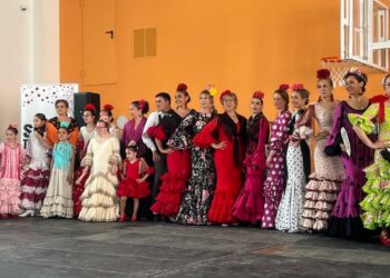 La primera romería de Villares llena de sevillanas y buen ambiente el Edificio Multiusos