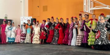 La primera romería de Villares llena de sevillanas y buen ambiente el Edificio Multiusos