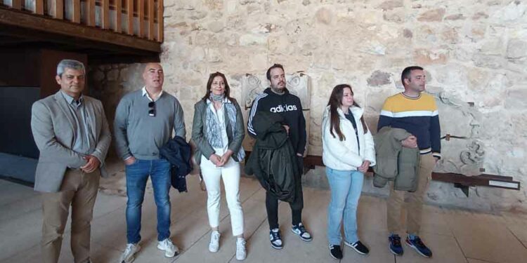 Los alumnos de la AFE ‘Recreatio’ asisten a la inauguración del Museo del Cerro de San Vicente