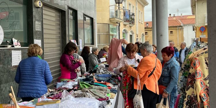 Las mujeres de Cabrerizos vuelven con su mercadillo solidario el domingo a favor de Médicos Sin Fronteras para ayudar a Gaza