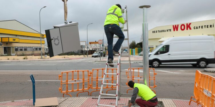 Los 4 radares ya están instalados en Carbajosa y comenzarán a funcionar en los próximos días