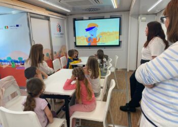 El camión de ProtecCyL de la Junta arranca en Carbajosa su itinerario por el alfoz para enseñar pautas de autoprotección