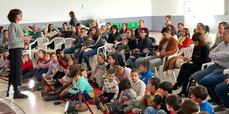 Cuentacuentos, juegos en inglés, magia y charlas para las familias de Doñinos completan el programa cultural de junio