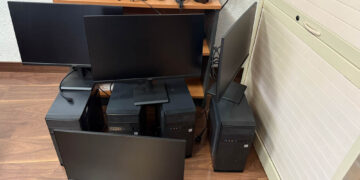 La Policía Local añade cuatro equipos informáticos para mejorar el trabajo de los agentes