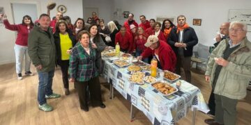 Los vecinos de Monterrubio despiden las Fiestas de San Miguel en torno a la mesa
