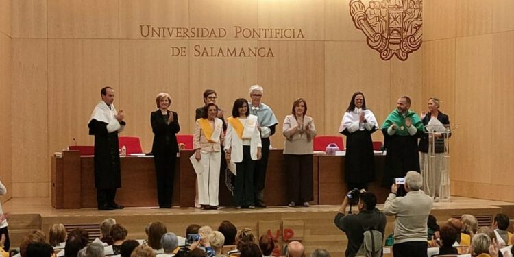 Reyes Bermejo y Trinidad Egido, las primeras santamartinas en graduarse en la Universidad de la Experiencia