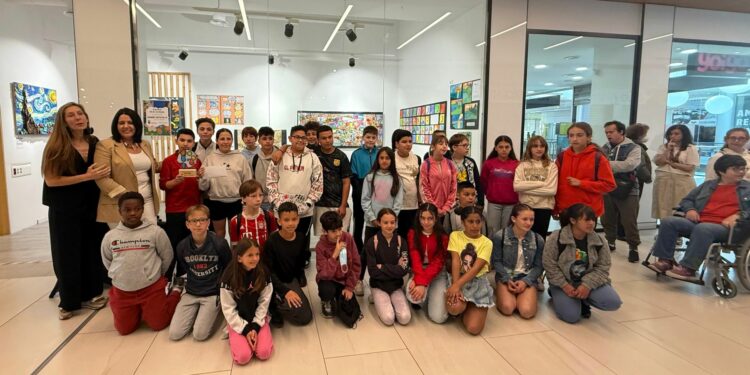 Santa Marta entrega los premios a los escolares ganadores de la exposición ‘Grandes Artistas IV’