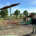Los parques infantiles de Villamayor estrenan pérgolas de sombra para proteger a los niños