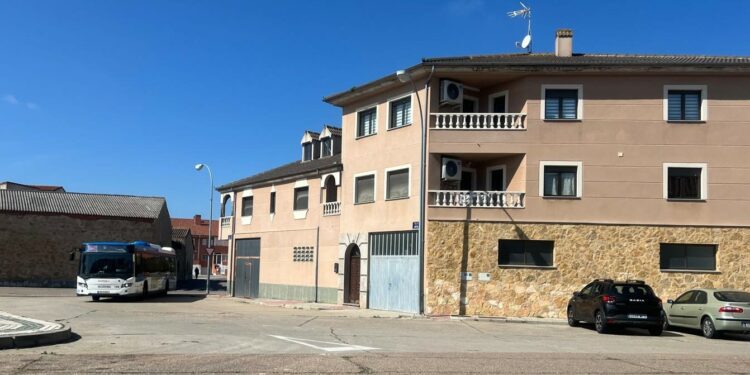 Villares suprime la parada de bus del frontón y creará dos nuevas en la calle Entre Eras y Carretera La Mata