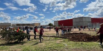 Los 28 Quintos de Villares inician su fiesta con la plantación del ‘mayo’ mañana sábado día 3