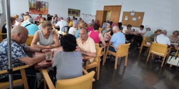 Los mayores despiden el curso con bingo, helado y sesión de baile