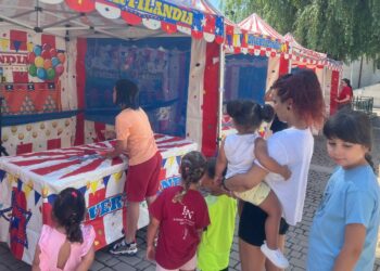 Aldeaseca continúa con la animación festiva del mercadillo artesanal y las casetas de juegos infantiles
