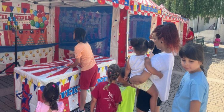 Aldeaseca continúa con la animación festiva del mercadillo artesanal y las casetas de juegos infantiles