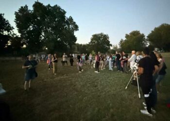 Medio centenar de personas participan en la Noche de Observación de las Estrellas