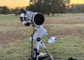 Medio centenar de personas participan en la Noche de Observación de las Estrellas