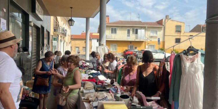 Nuevo éxito del mercadillo solidario de las mujeres de Cabrerizos para ayudar a Gaza